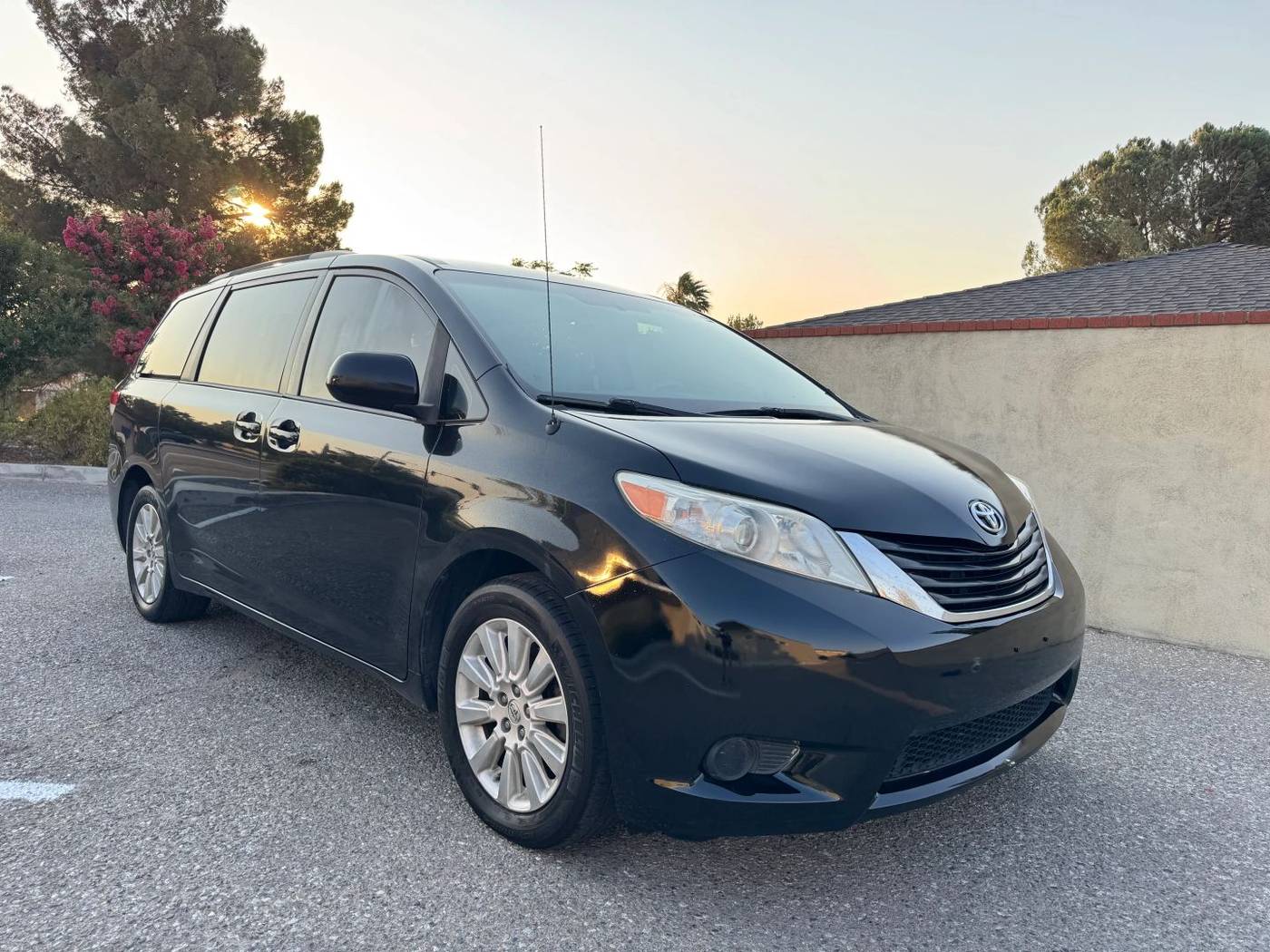 2014 Toyota Sienna LE — Minivan — 159,478 mi — Victorville, CA