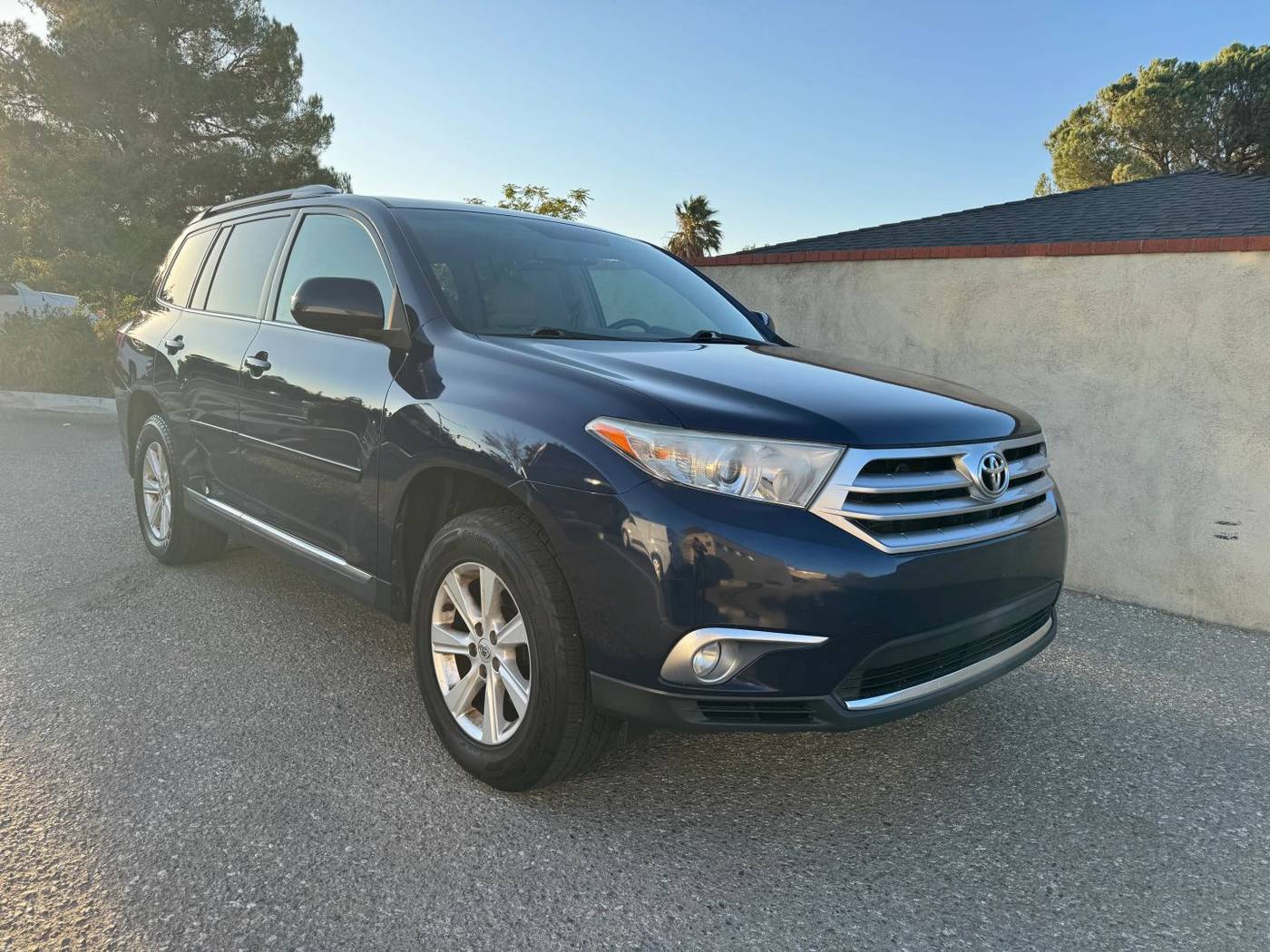 2012 Toyota Highlander SE V6 — SUV — 150,713 mi — Victorville, CA