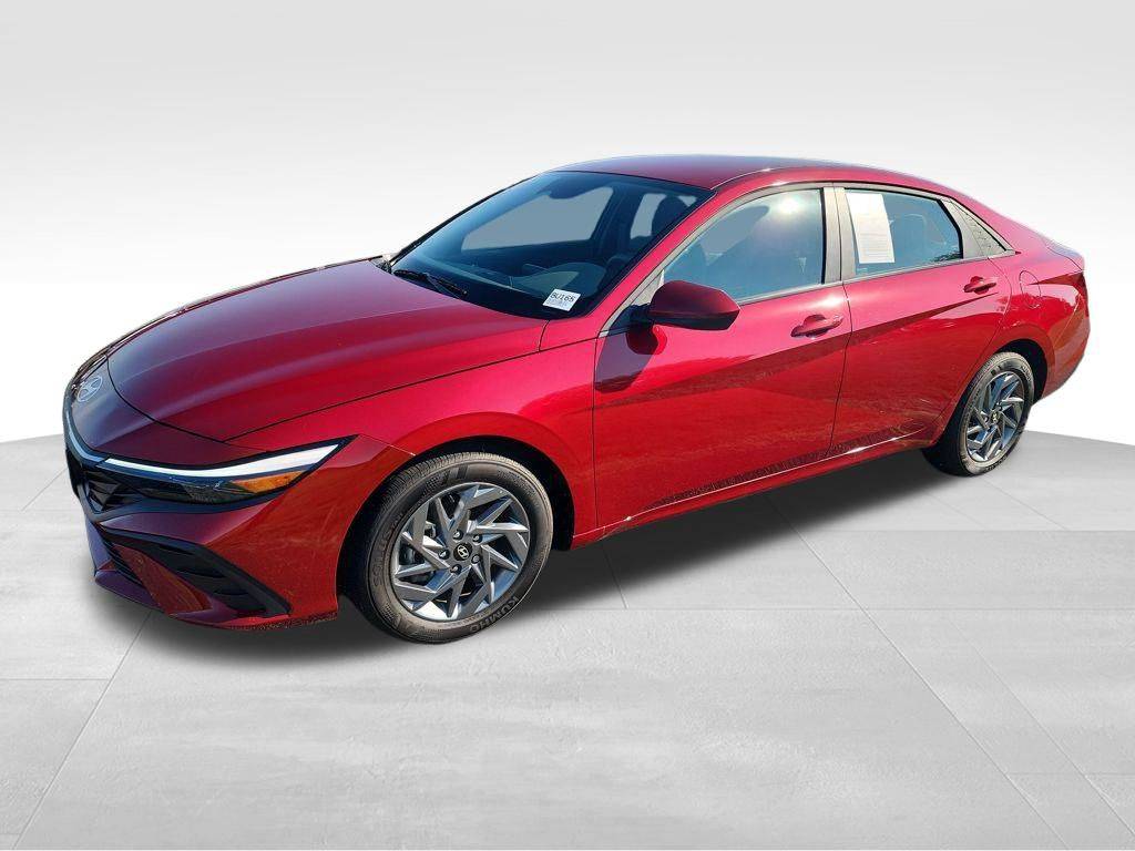 2024 Hyundai Elantra SEL — Sedan — 2,599 mi — Bourbonnais, IL