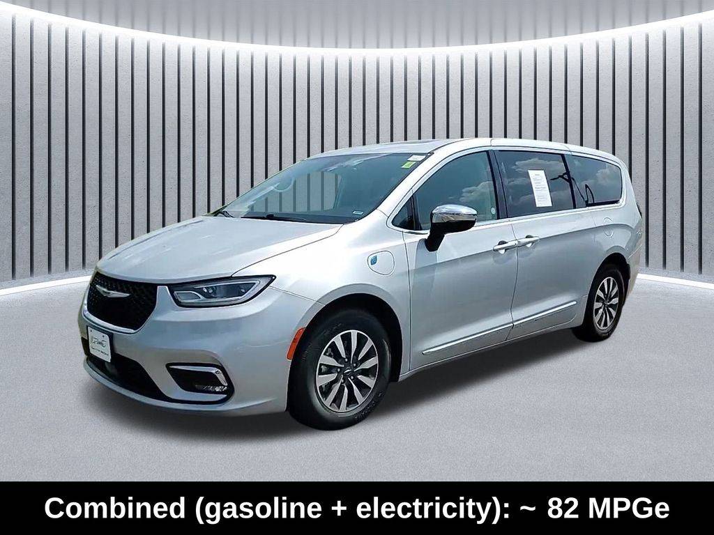 2023 Chrysler Pacifica Hybrid Limited — Minivan — 49,605 mi — Crystal Lake, IL