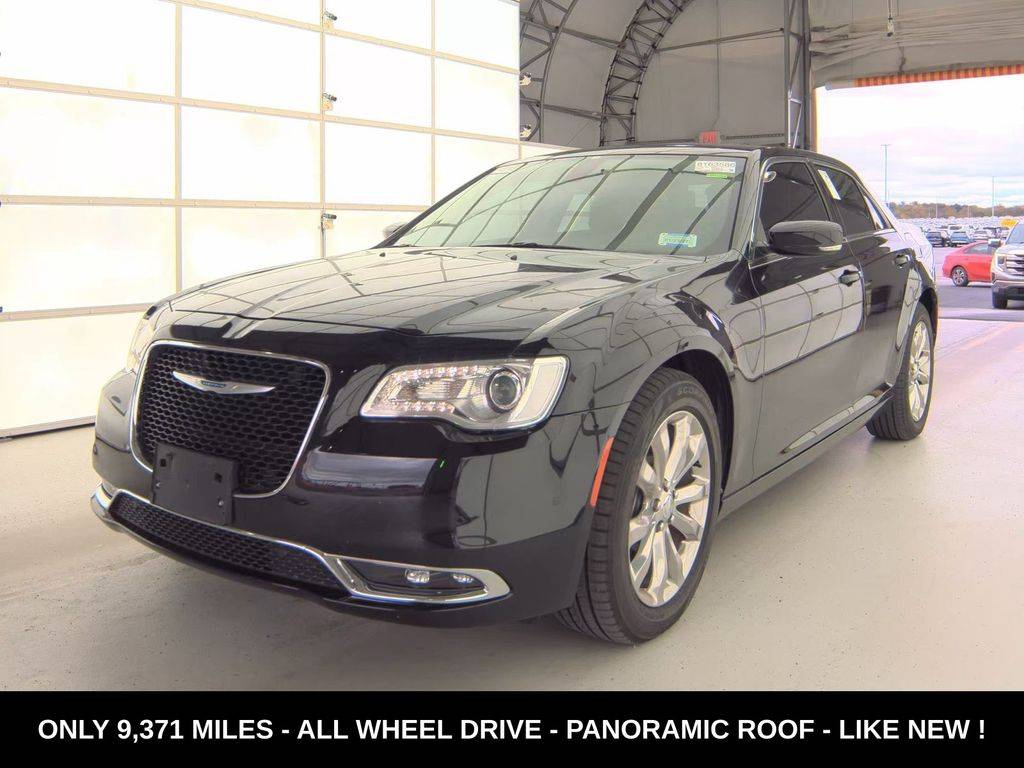 2021 Chrysler 300 Touring L — Sedan — 9,371 mi — Crystal Lake, IL