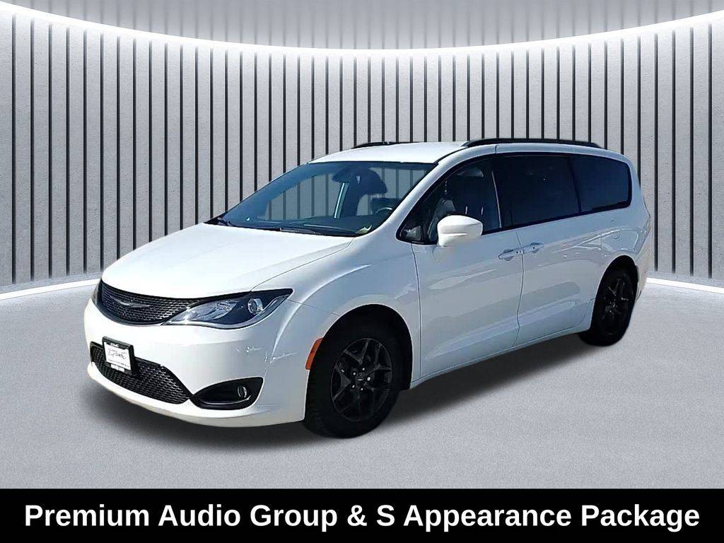 2020 Chrysler Pacifica Touring L — Minivan — 67,168 mi — Crystal Lake, IL