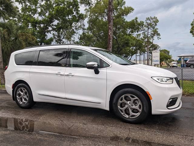 2023 Chrysler Pacifica Limited — Minivan — 20,051 mi — Fort Myers, FL
