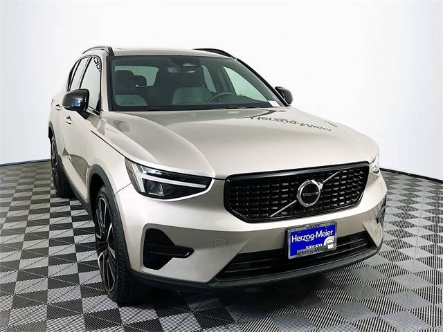 2024 Volvo XC40 Core — SUV — 1,722 mi — Beaverton, OR