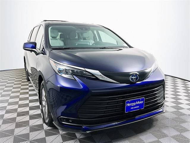 2024 Toyota Sienna LE — Minivan — 15,679 mi — Beaverton, OR