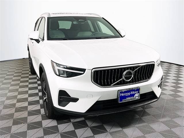 2025 Volvo XC40 Core — SUV — 13,602 mi — Beaverton, OR