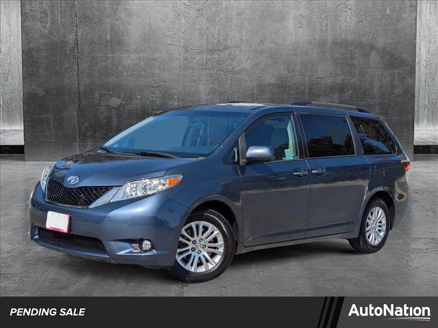 2017 Toyota Sienna XLE — Minivan — 153,873 mi — Costa Mesa, CA