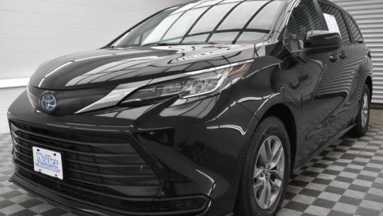 2023 Toyota Sienna LE — Minivan — 21,014 mi — Lawrence, KS