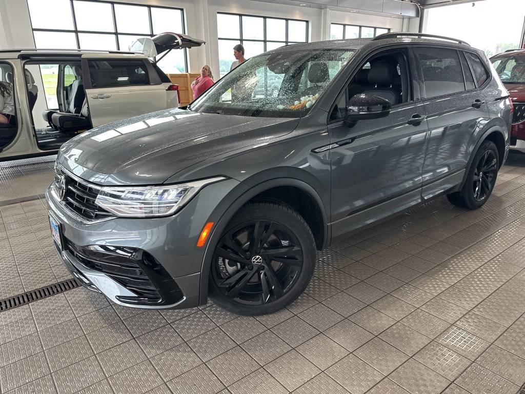 2023 Volkswagen Tiguan SE R-Line Black — SUV — 32,562 mi — Shiloh, IL