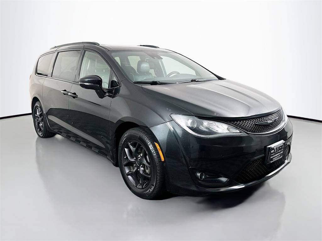 2018 Chrysler Pacifica Limited — Minivan — 136,673 mi — Shiloh, IL