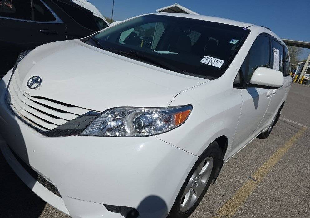 2017 Toyota Sienna LE — Minivan — 109,617 mi — Shiloh, IL