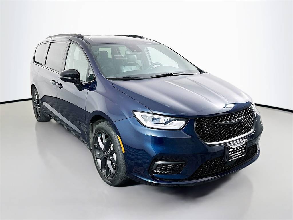2024 Chrysler Pacifica Touring L — Minivan — 31,883 mi — Shiloh, IL