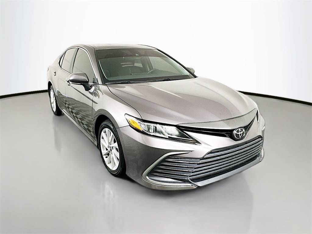 2021 Toyota Camry LE — Sedan — 23,955 mi — Shiloh, IL
