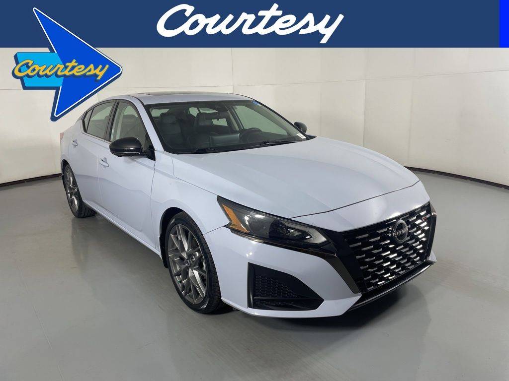 2023 Nissan Altima SR — Sedan — 33,452 mi — Phoenix, AZ