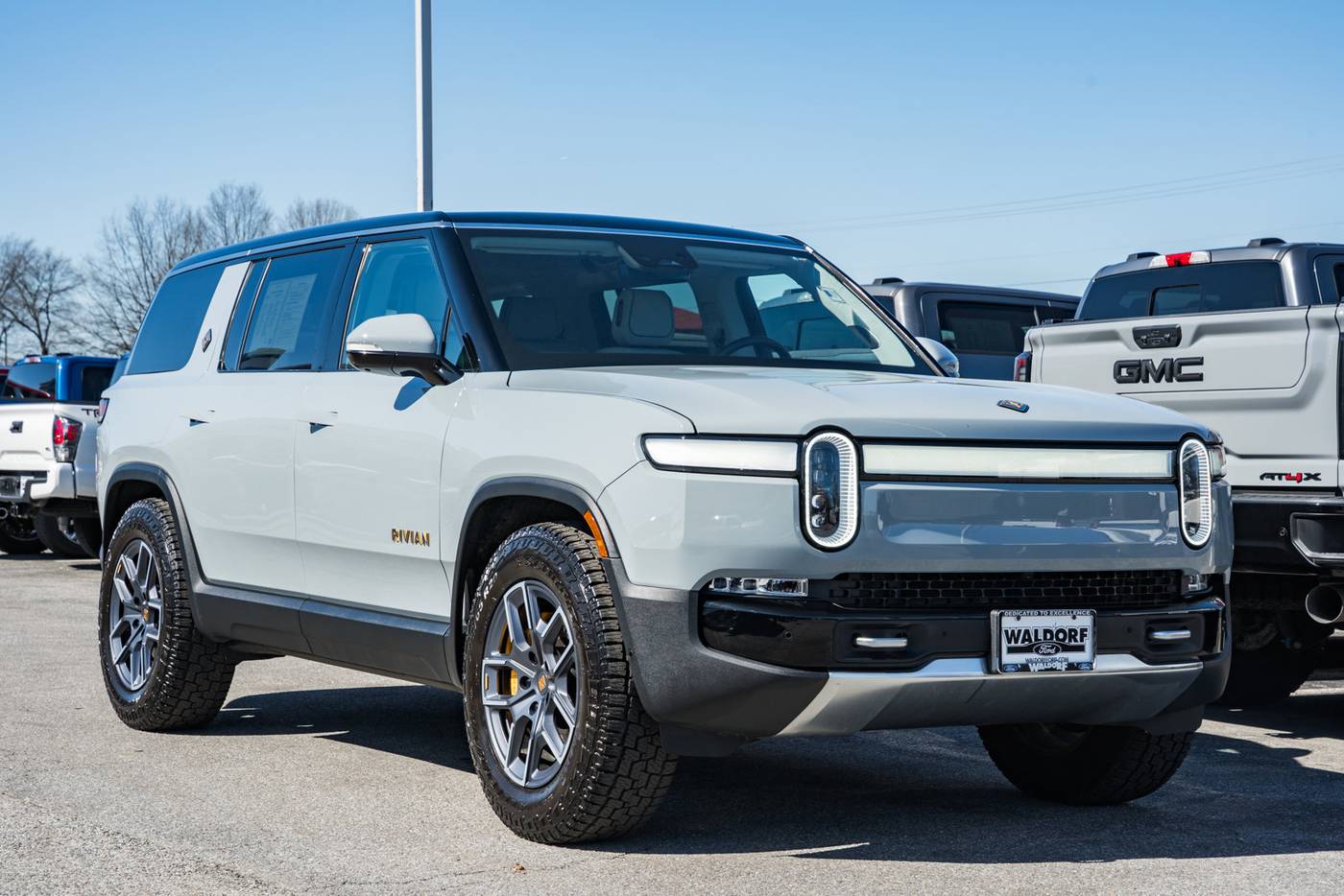 2023 Rivian R1S