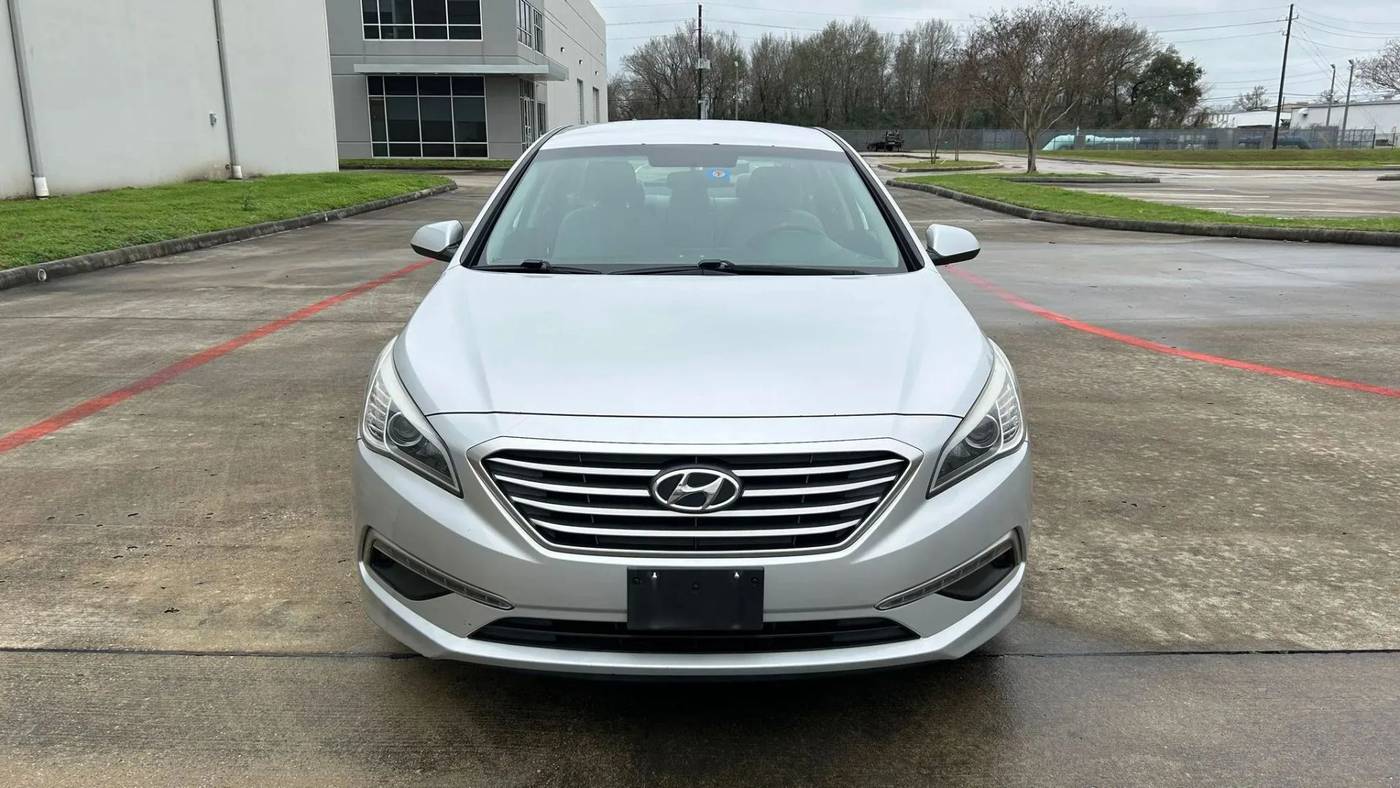 2015 Hyundai Sonata SE — Sedan — 137,313 mi — Houston, TX