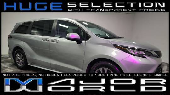 2021 Toyota Sienna XLE — Minivan — 39,721 mi — Long Island City, NY