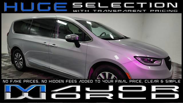 2023 Chrysler Pacifica Hybrid Limited — Minivan — 966 mi — Long Island City, NY