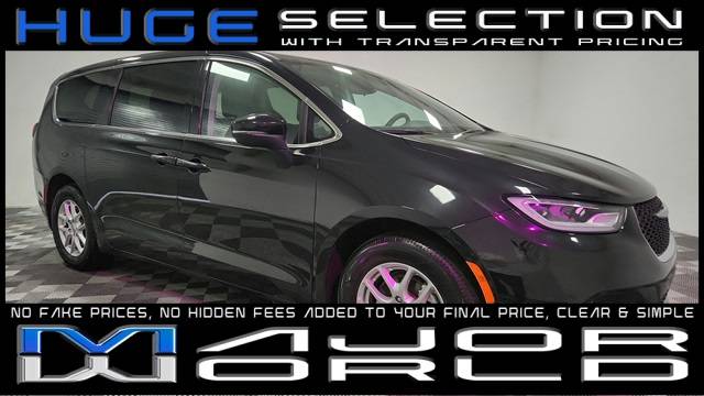 2023 Chrysler Pacifica Touring L — Minivan — 48,496 mi — Long Island City, NY