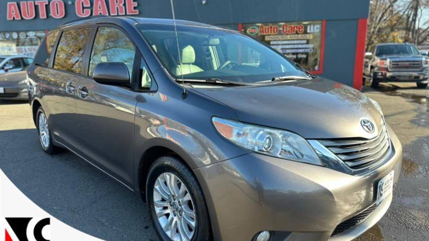 2014 Toyota Sienna XLE — Minivan — 144,288 mi — Vernon, CT