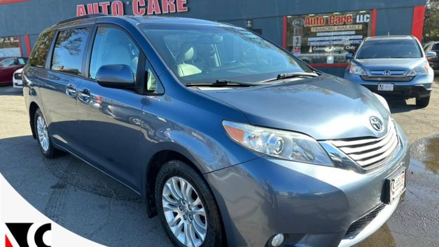 2017 Toyota Sienna XLE — Minivan — 113,127 mi — Vernon, CT