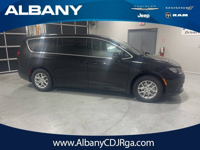 2025 Chrysler Voyager LX