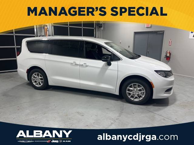 2025 Chrysler Voyager LX