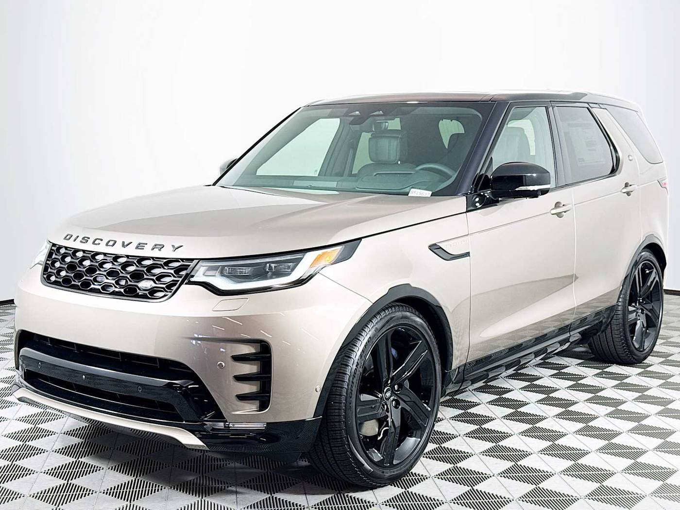 2025 Land Rover Discovery P360 Dynamic SE