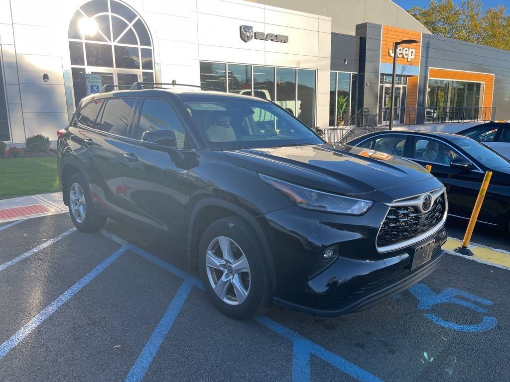 2022 Toyota Highlander LE — SUV — 31,758 mi — Elmsford, NY
