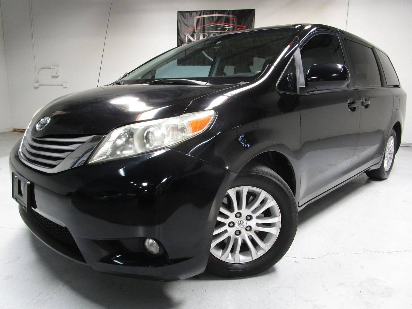 2011 Toyota Sienna XLE — Minivan — 216,680 mi — Arlington, TX