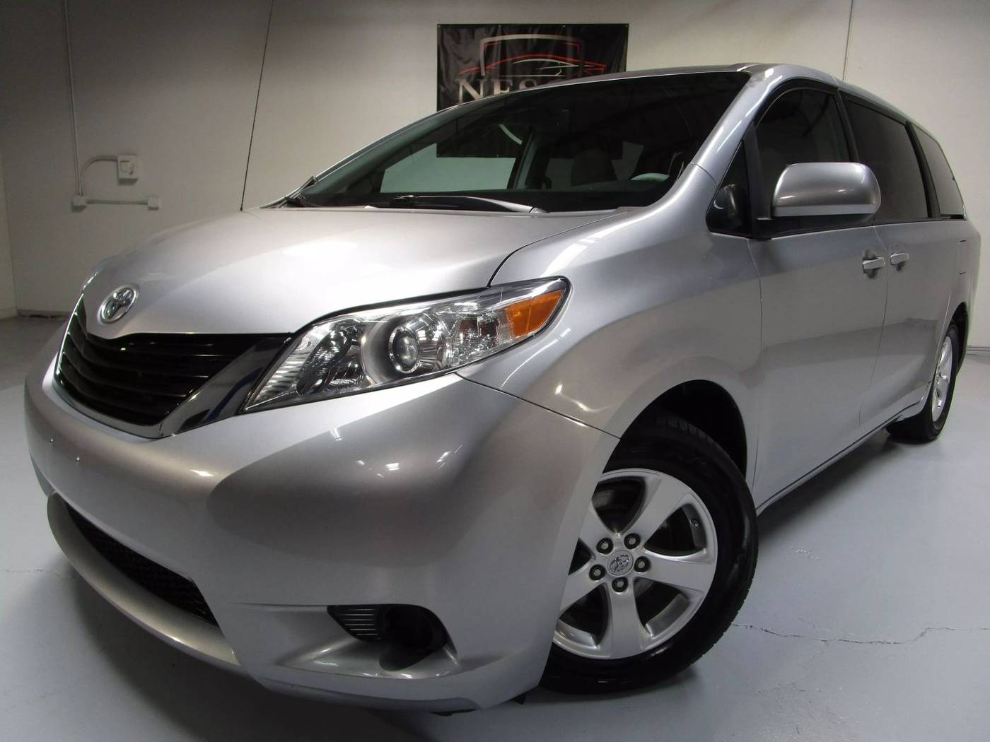 2013 Toyota Sienna LE — Minivan — 55,153 mi — Arlington, TX