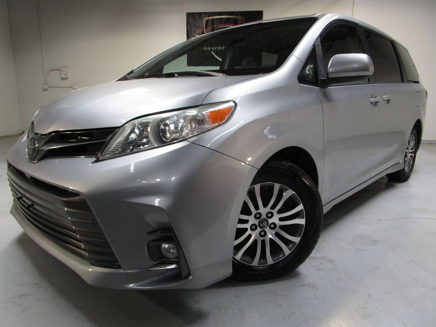 2018 Toyota Sienna XLE — Minivan — 187,574 mi — Arlington, TX