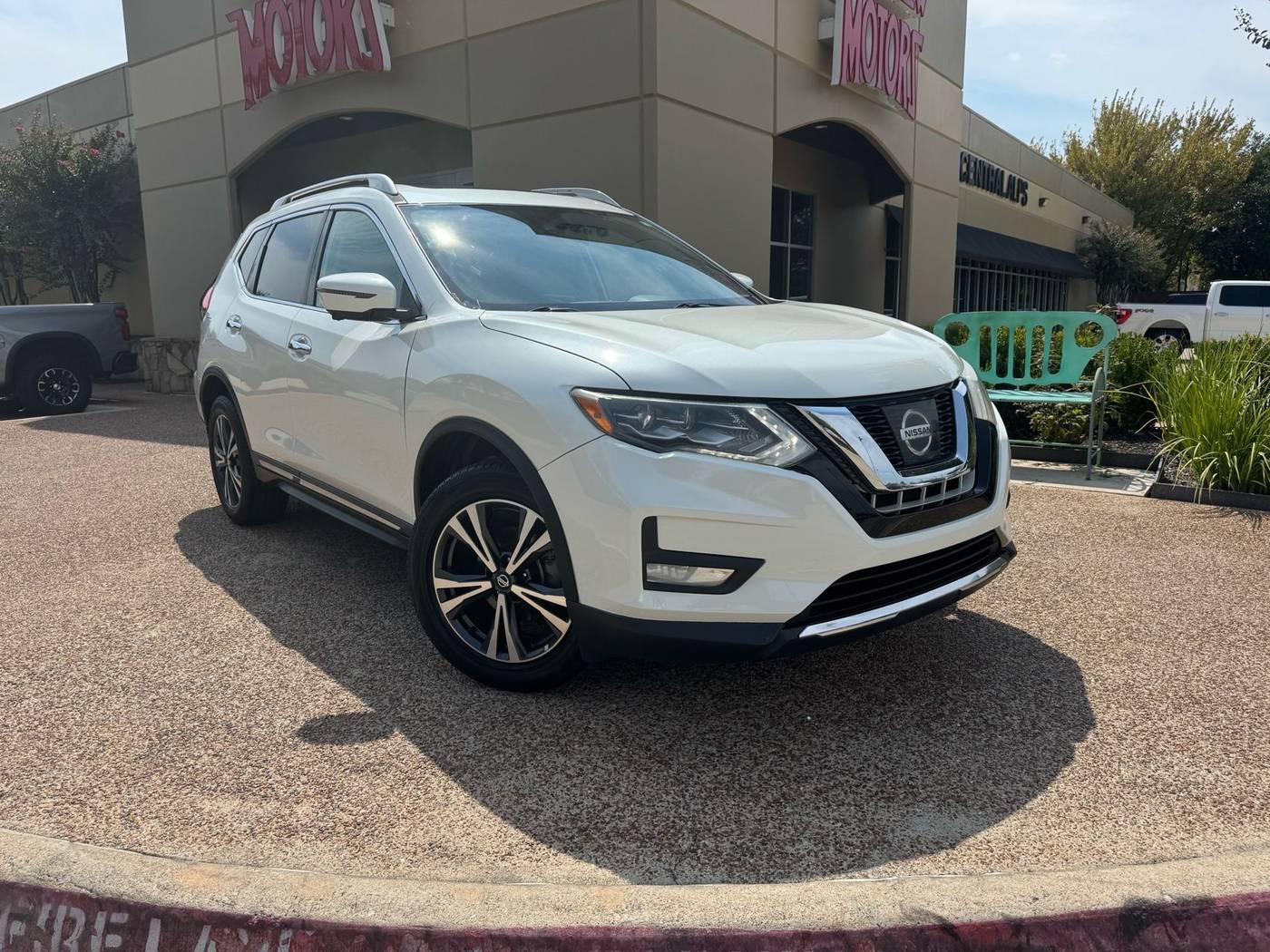 2017 Nissan Rogue SL — SUV — 123,356 mi — Arlington, TX