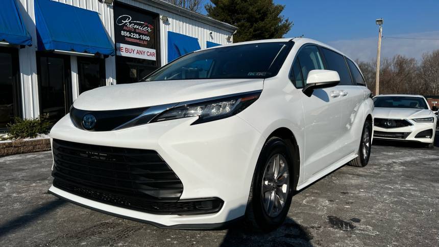 2022 Toyota Sienna LE — Minivan — 60,782 mi — Blackwood, NJ