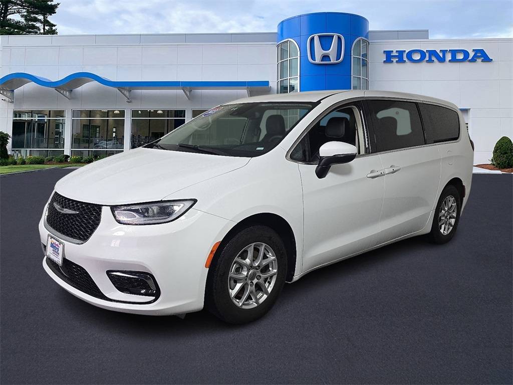2023 Chrysler Pacifica Touring L — Minivan — 58,863 mi — Jersey City, NJ