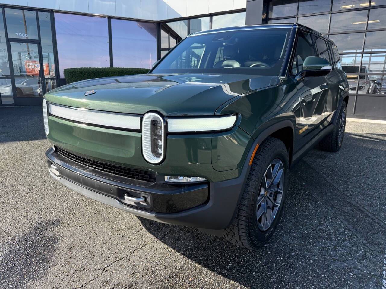 2024 Rivian R1S Adventure
