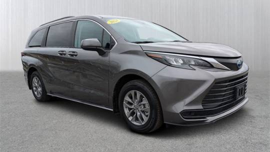 2024 Toyota Sienna LE — Minivan — 3,324 mi — Gainesville, FL