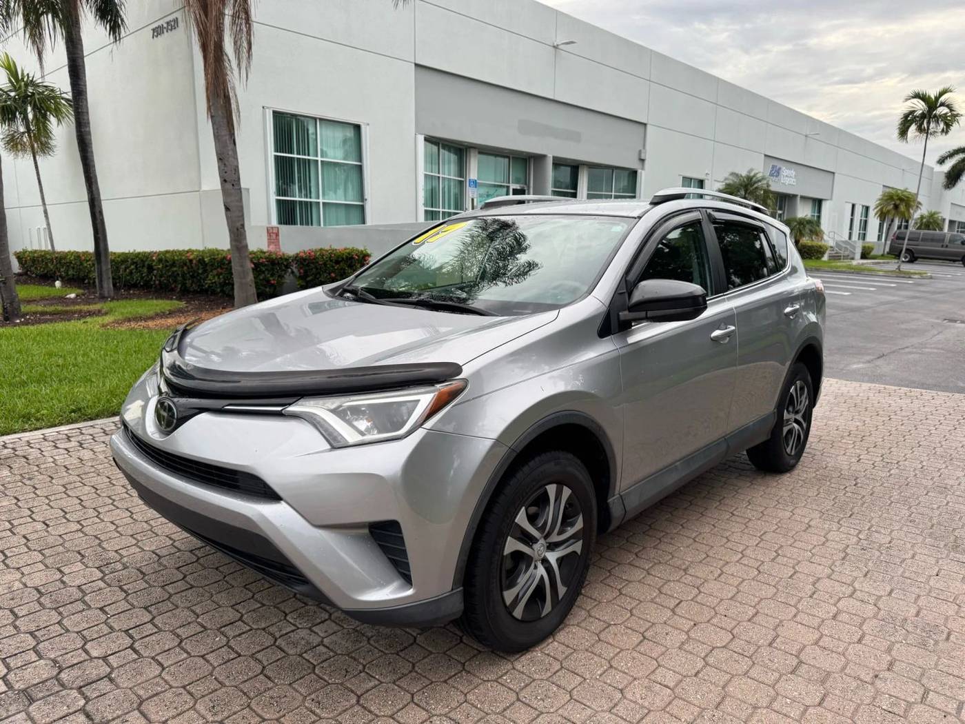 2017 Toyota RAV4 LE — SUV — 90,027 mi — Miami, FL