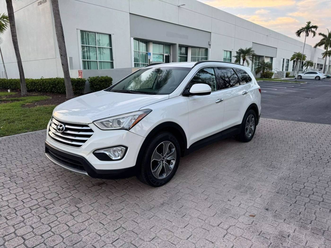 2016 Hyundai Santa Fe SE — SUV — 163,089 mi — Miami, FL