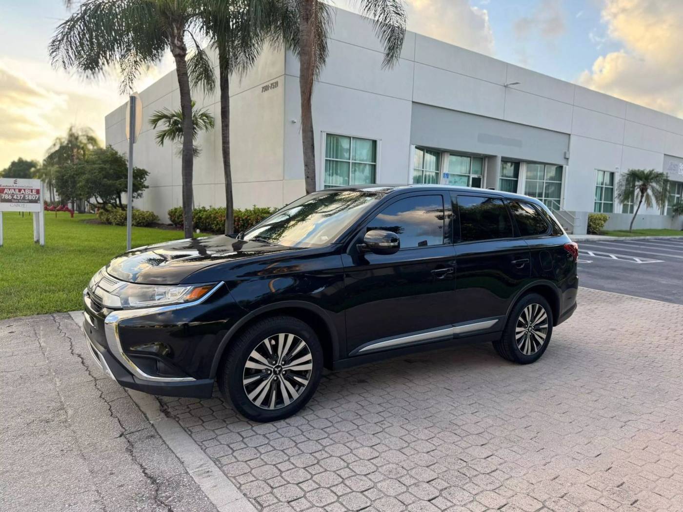 2019 Mitsubishi Outlander LE — SUV — 106,470 mi — Miami, FL