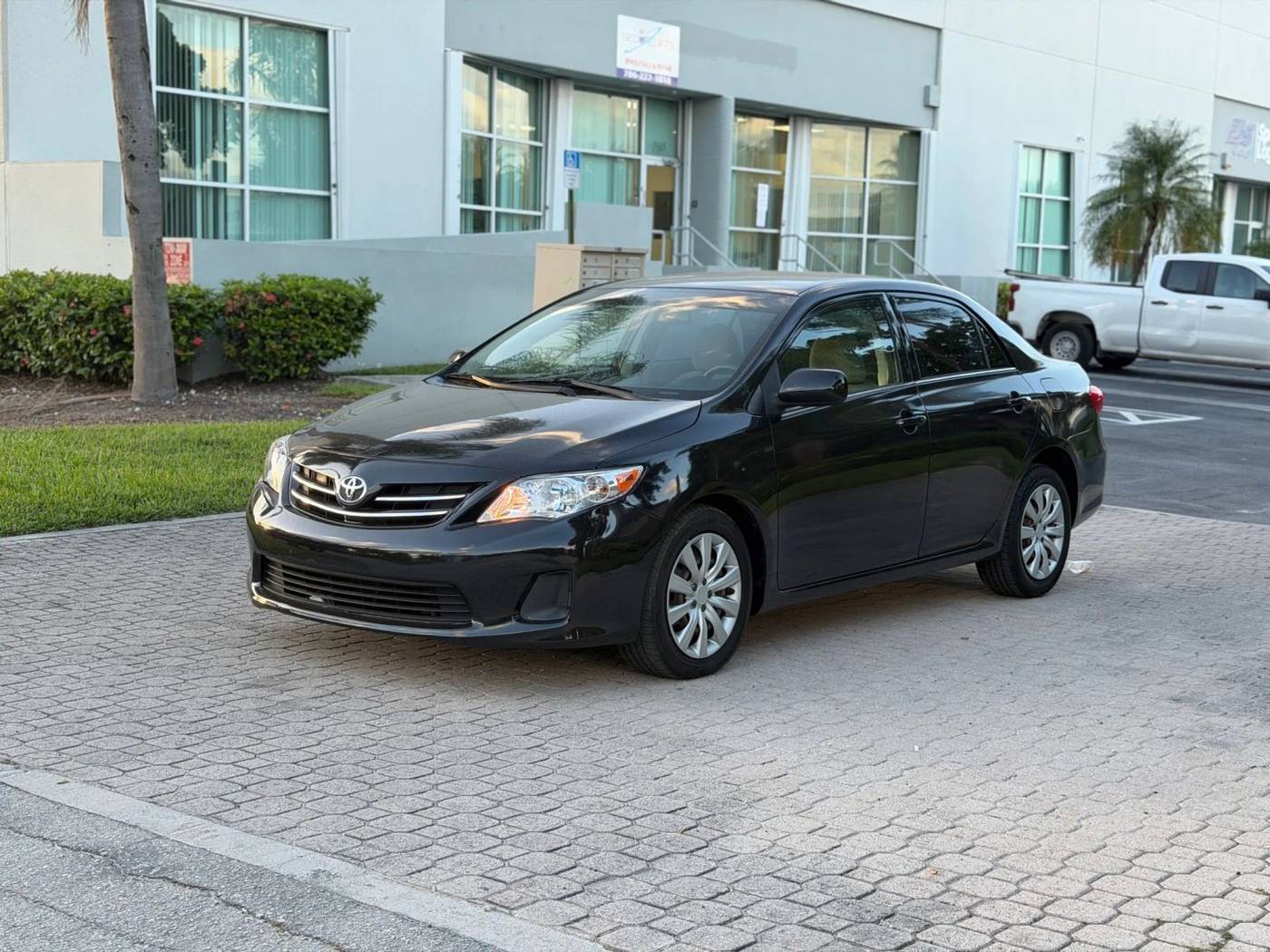 2013 Toyota Corolla LE — Sedan — 157,000 mi — Miami, FL