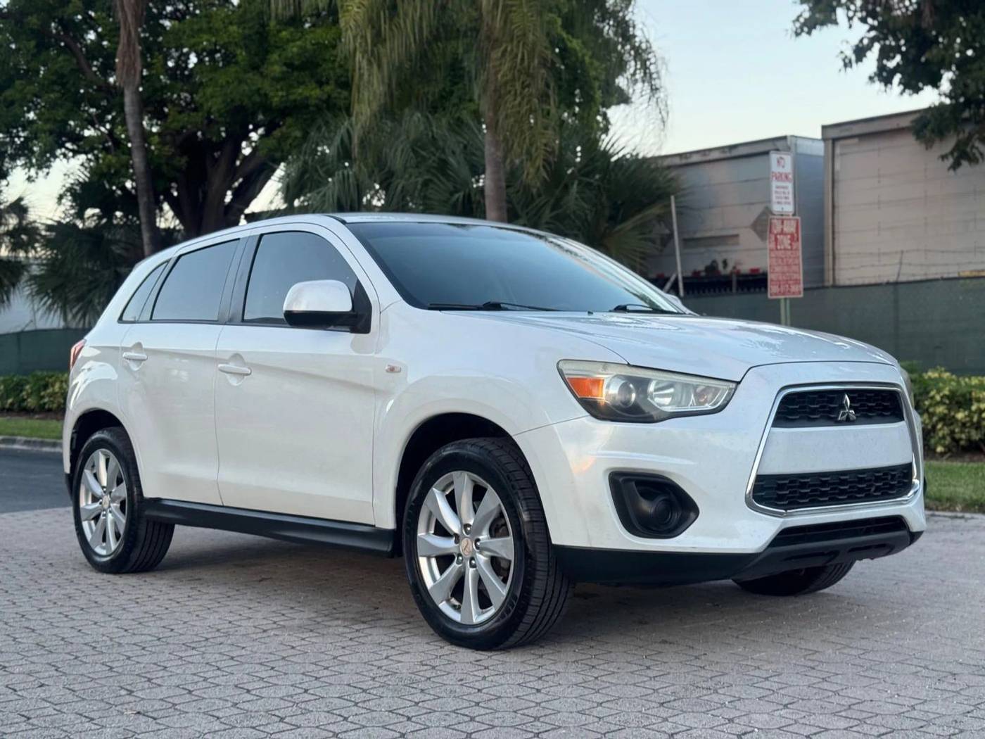 2014 Mitsubishi Outlander Sport ES — SUV — 145,226 mi — Miami, FL