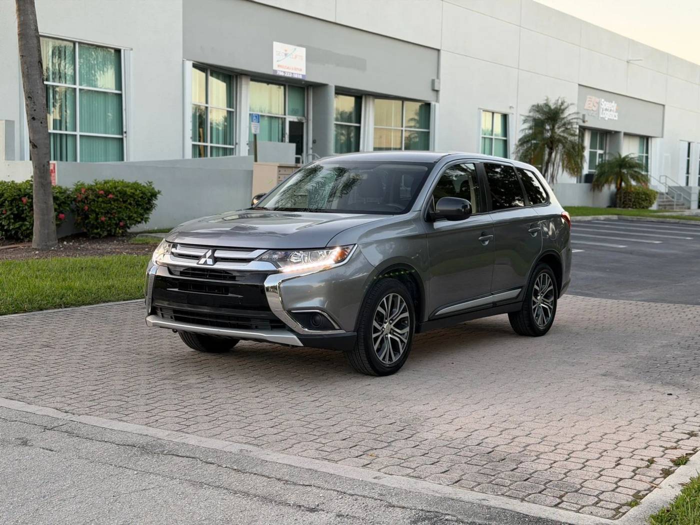 2018 Mitsubishi Outlander ES — SUV — 45,127 mi — Miami, FL