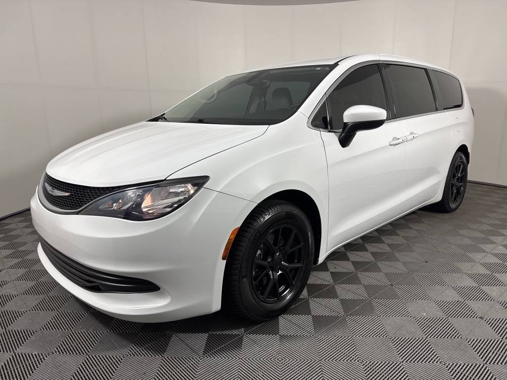 2017 Chrysler Pacifica Touring — Minivan — 135,000 mi — Maplewood, MN