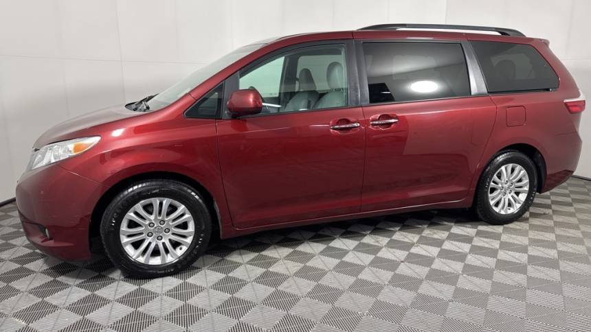 2015 Toyota Sienna XLE — Minivan — 206,867 mi — Maplewood, MN