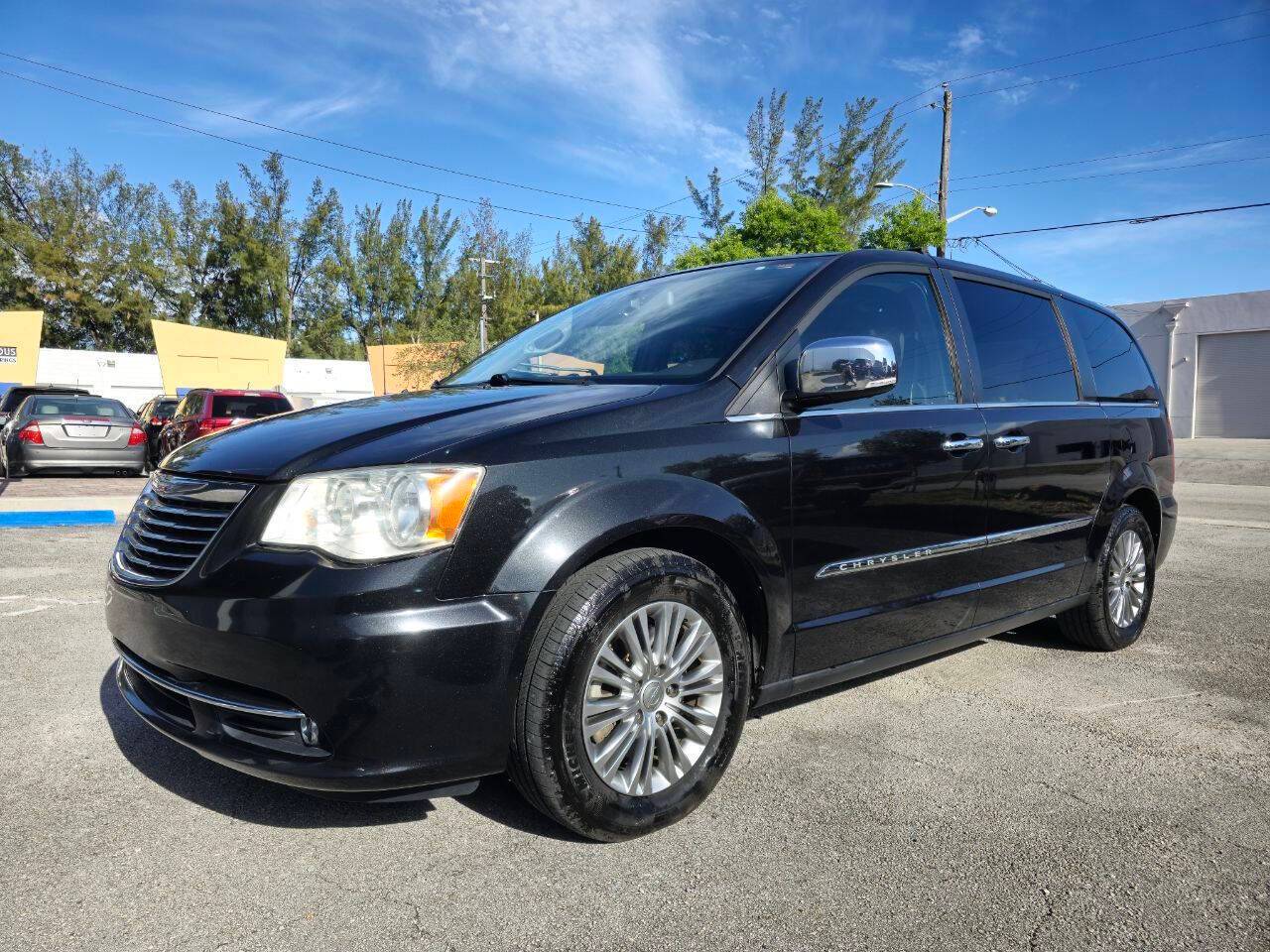 2015 Chrysler Town & Country Touring-L — Minivan — 84,689 mi — Hallandale Beach, FL