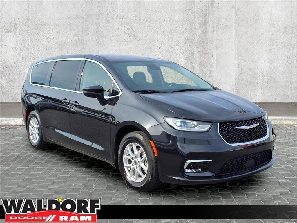 2023 Chrysler Pacifica Touring L — Minivan — 66,842 mi — Waldorf, MD