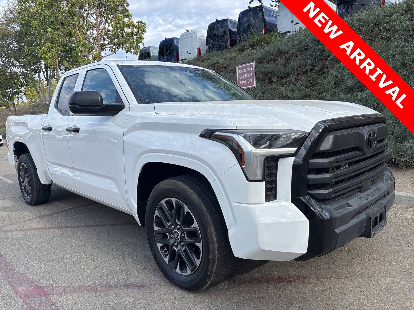 2022 Toyota Tundra SR — Pickup Truck — 30,800 mi — Escondido, CA