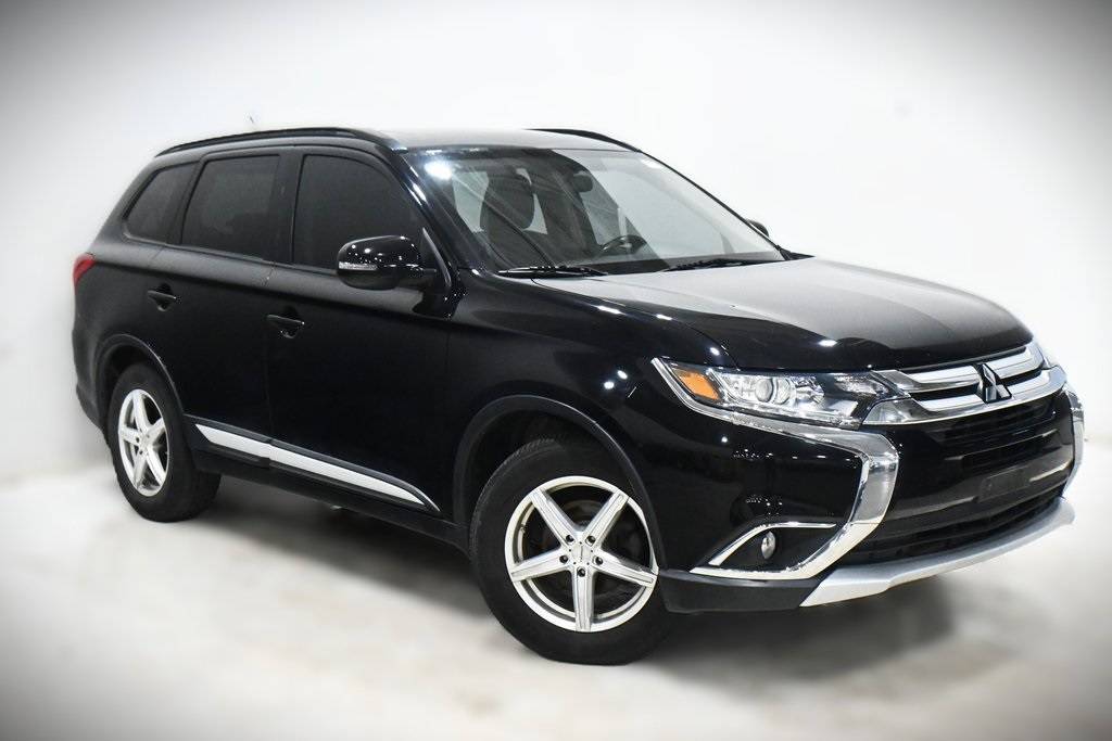 2016 Mitsubishi Outlander SE — SUV — 141,944 mi — Lansing, IL