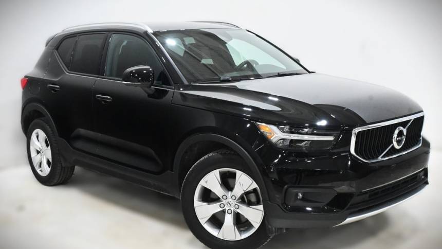 2022 Volvo XC40 Momentum — SUV — 18,390 mi — Lansing, IL